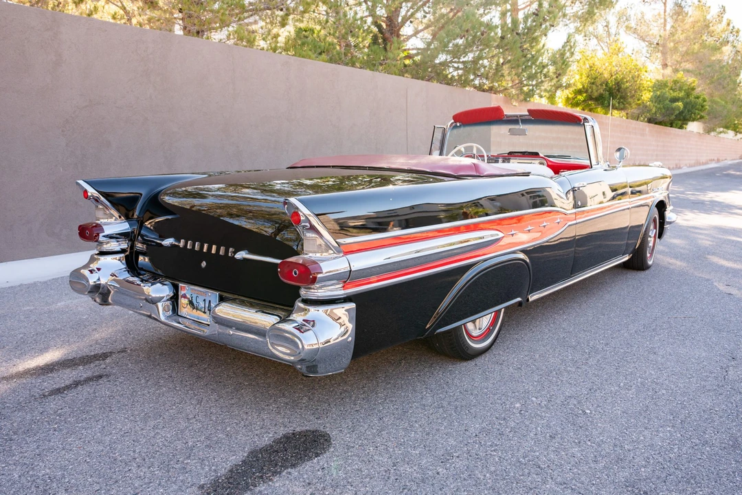 1957 Pontiac Star Chief - Image 6 of 31