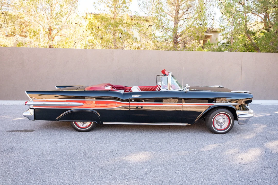 1957 Pontiac Star Chief - Image 5 of 31