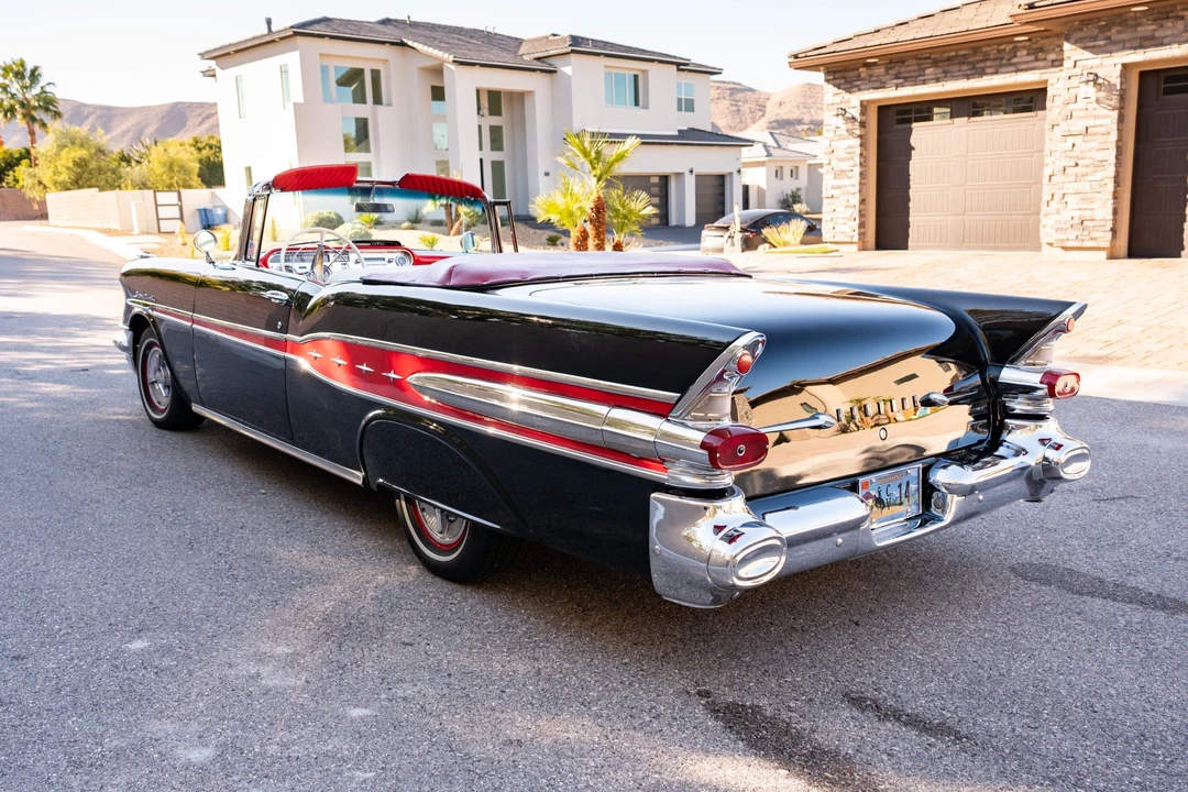 1957 Pontiac Star Chief - Image 8 of 31