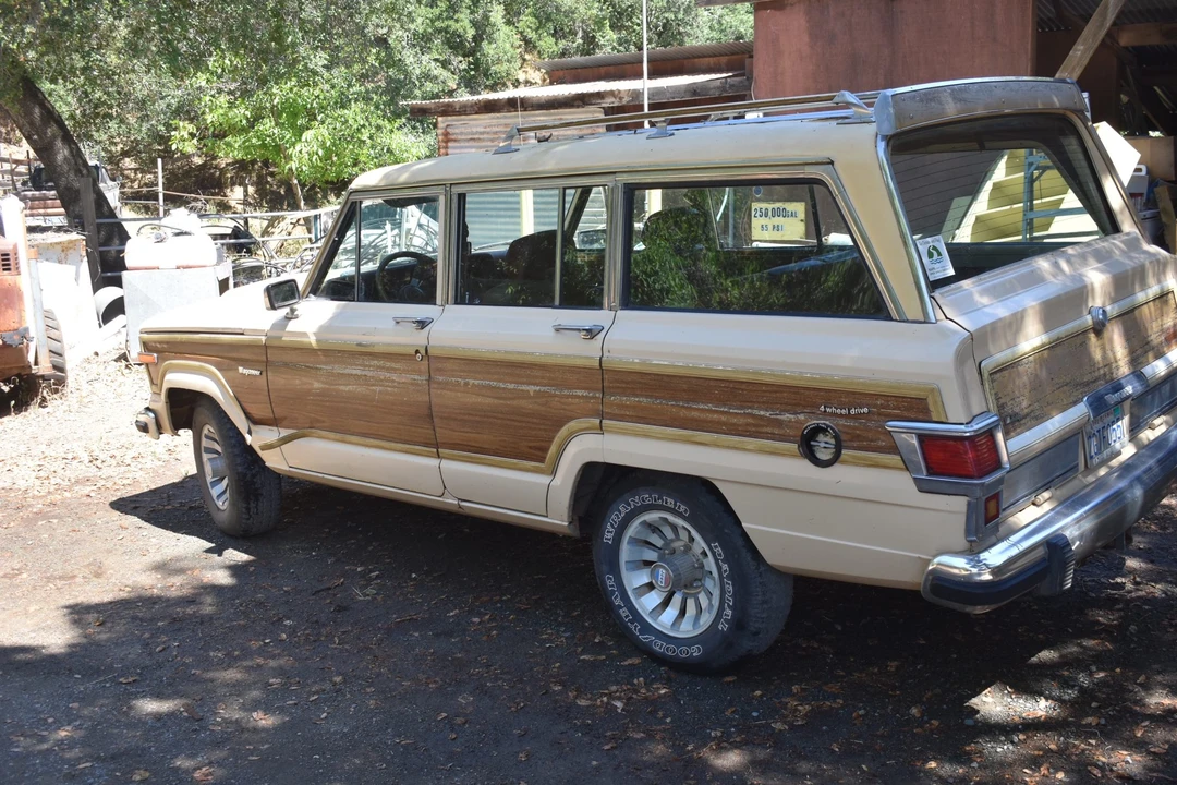 1982 Jeep SJ Wagoneer - Image 13 of 31