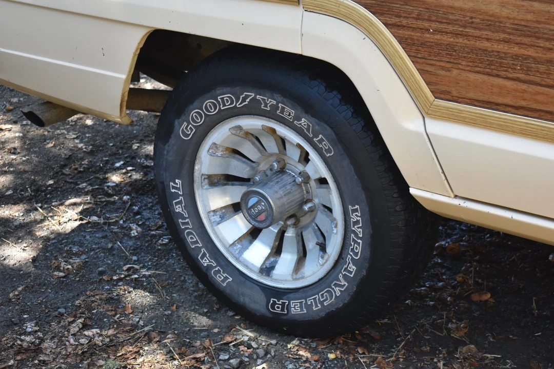 1982 Jeep SJ Wagoneer - Image 23 of 31
