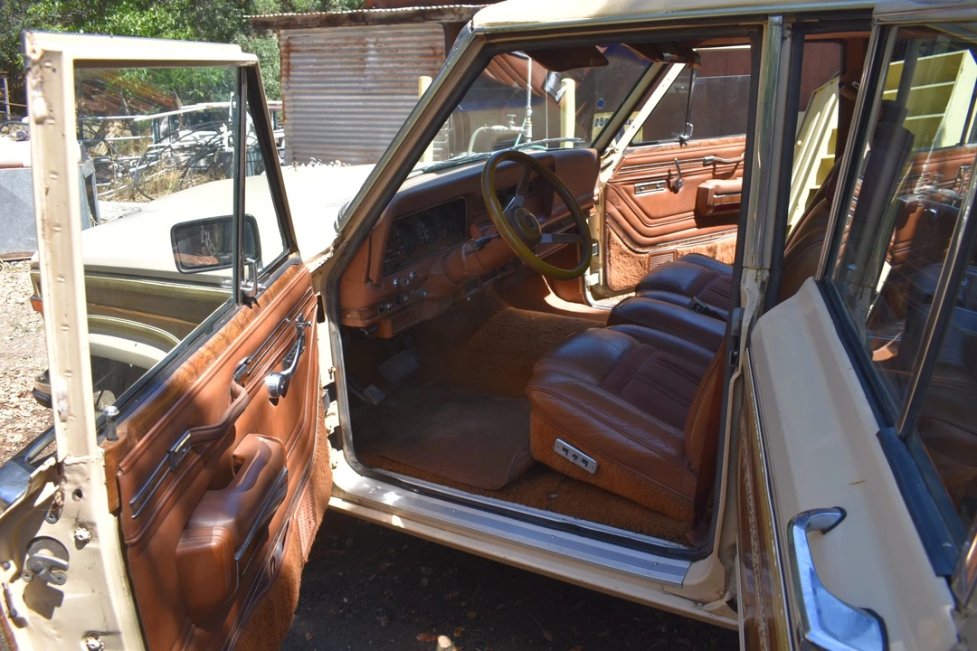 1982 Jeep SJ Wagoneer - Image 25 of 31