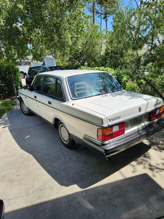 1990 Volvo 244 - Image 21 of 31