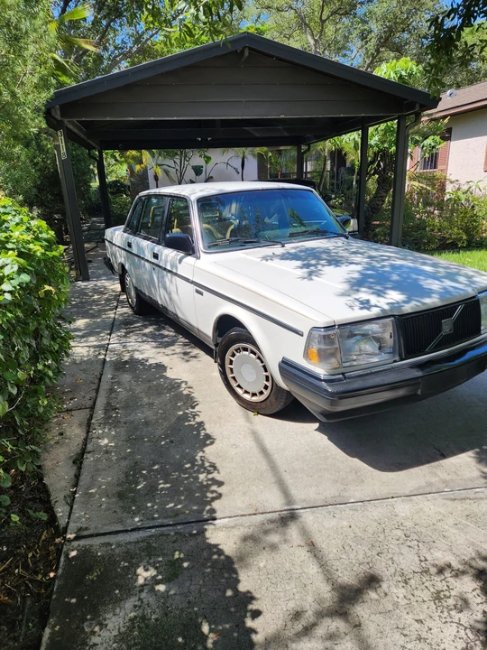 1990 Volvo 244 - Image 18 of 31