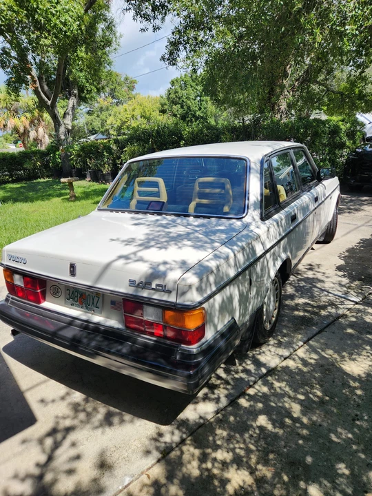 1990 Volvo 244 - Image 19 of 31