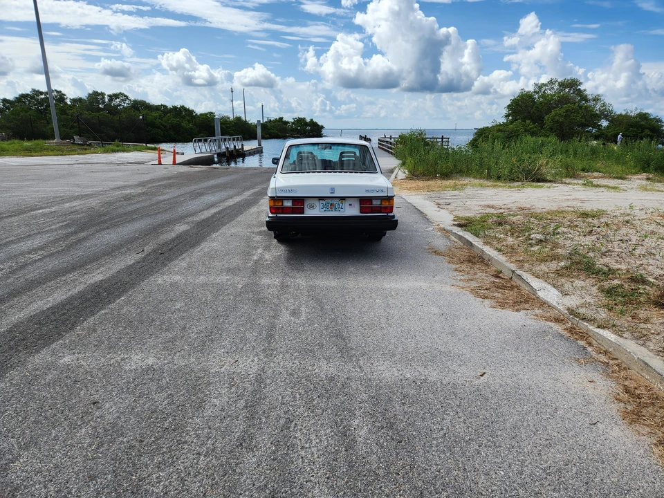 1990 Volvo 244 - Image 11 of 31