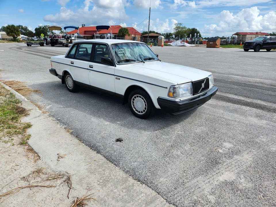 1990 Volvo 244 - Image 7 of 31