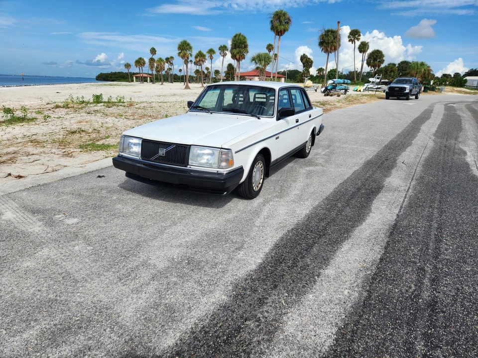 1990 Volvo 244 - Image 3 of 31