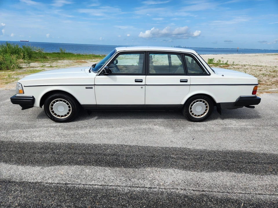 1990 Volvo 244 - Image 15 of 31