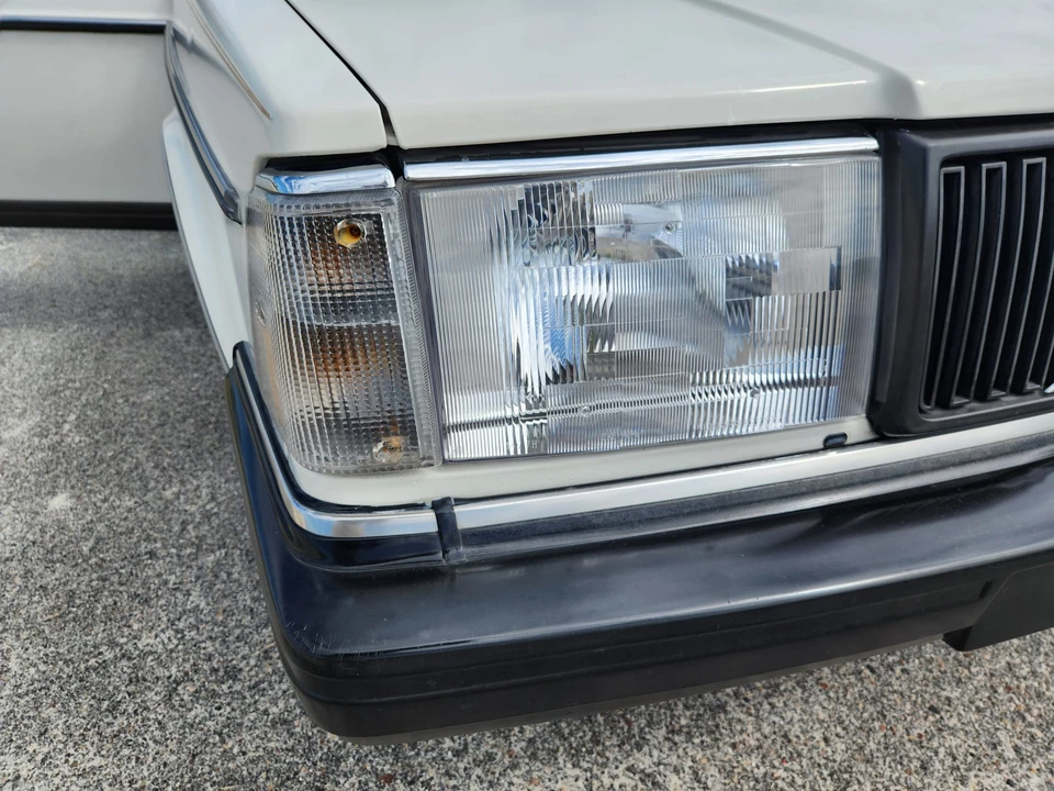 1990 Volvo 244 - Image 24 of 31