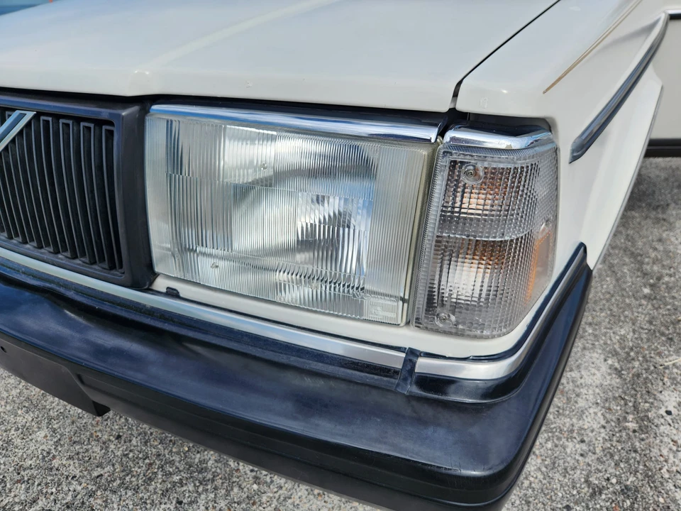 1990 Volvo 244 - Image 22 of 31