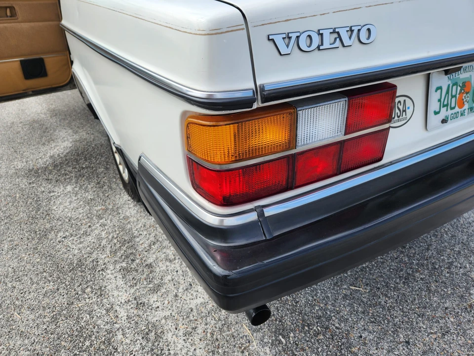 1990 Volvo 244 - Image 29 of 31