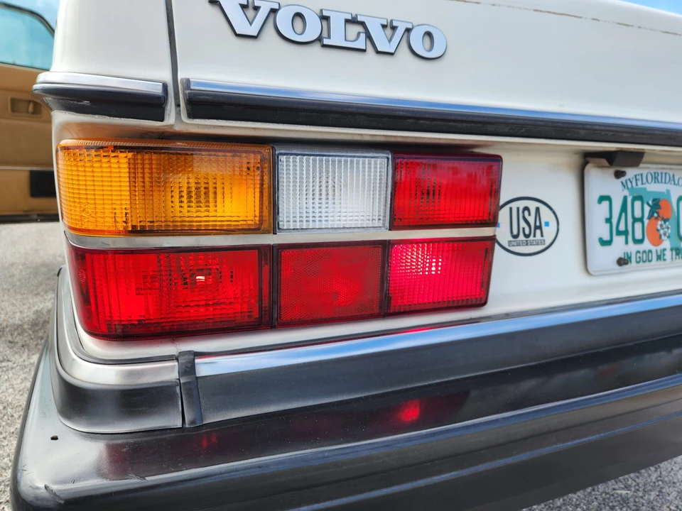 1990 Volvo 244 - Image 28 of 31