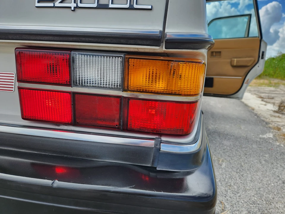 1990 Volvo 244 - Image 26 of 31