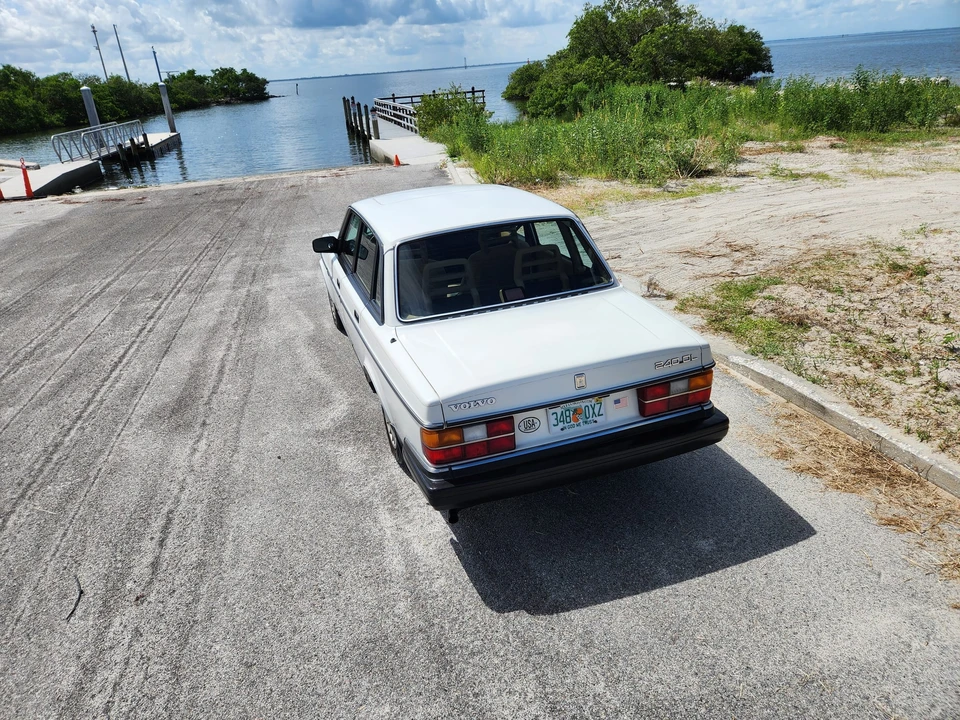 1990 Volvo 244 - Image 12 of 31