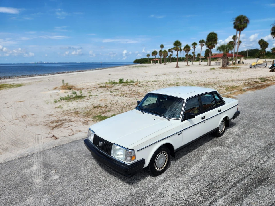 1990 Volvo 244 - Image 2 of 31