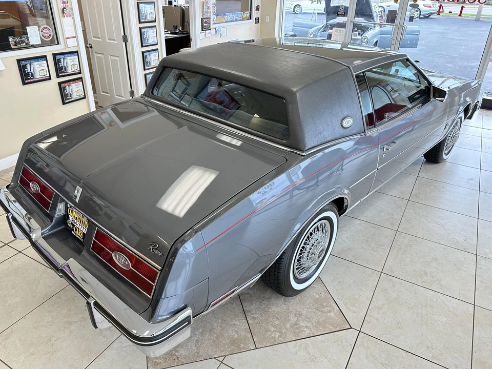 1985 Buick Riviera 4th-7th Gen - Image 10 of 31