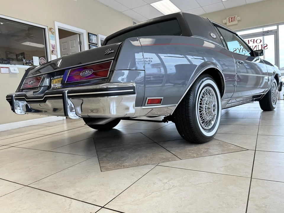1985 Buick Riviera 4th-7th Gen - Image 9 of 31