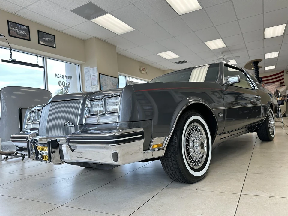 1985 Buick Riviera 4th-7th Gen - Image 2 of 31