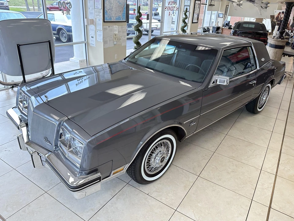 1985 Buick Riviera 4th-7th Gen - Image 4 of 31