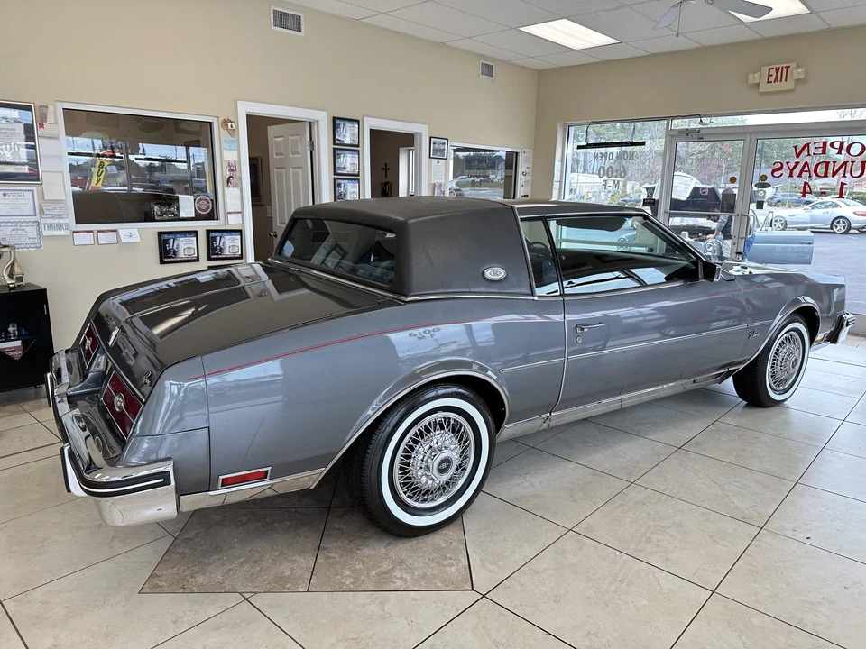 1985 Buick Riviera 4th-7th Gen - Image 11 of 31