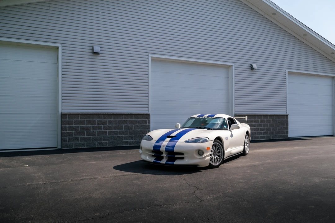 1998 Dodge Viper GTS 2nd Gen - Image 2 of 31