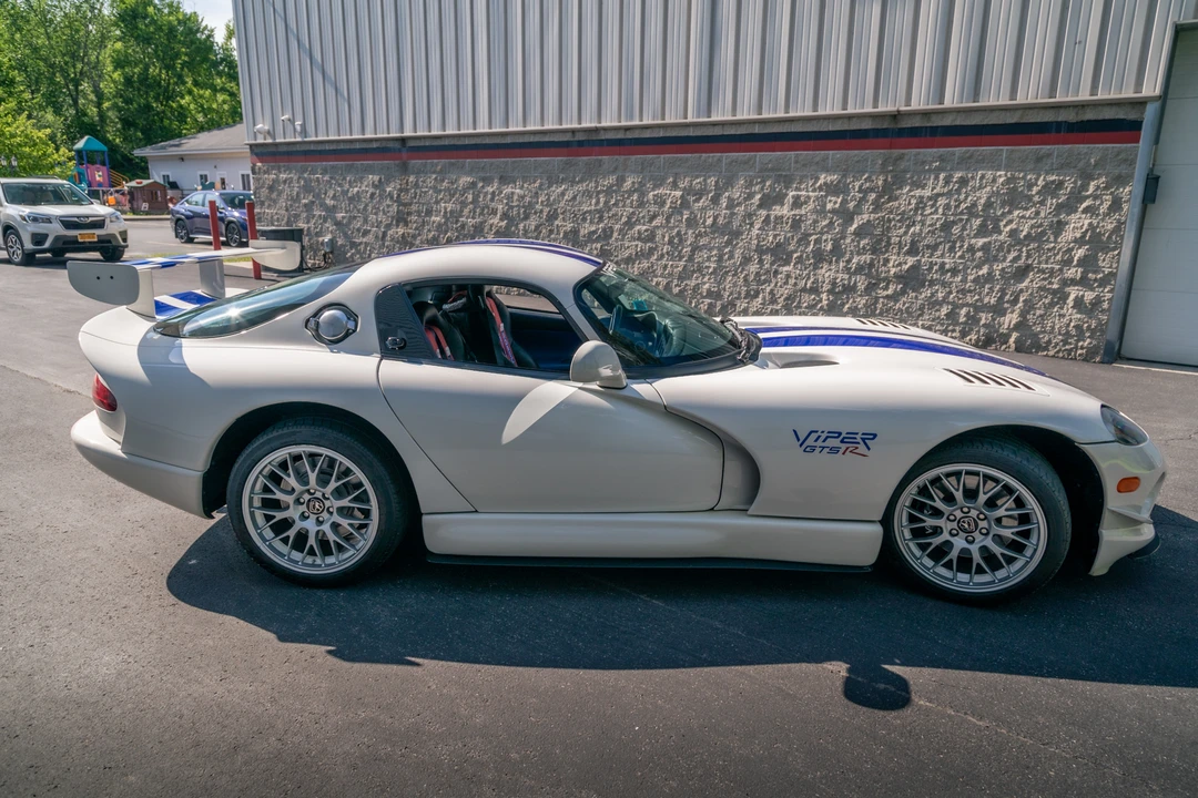 1998 Dodge Viper GTS 2nd Gen - Image 16 of 31