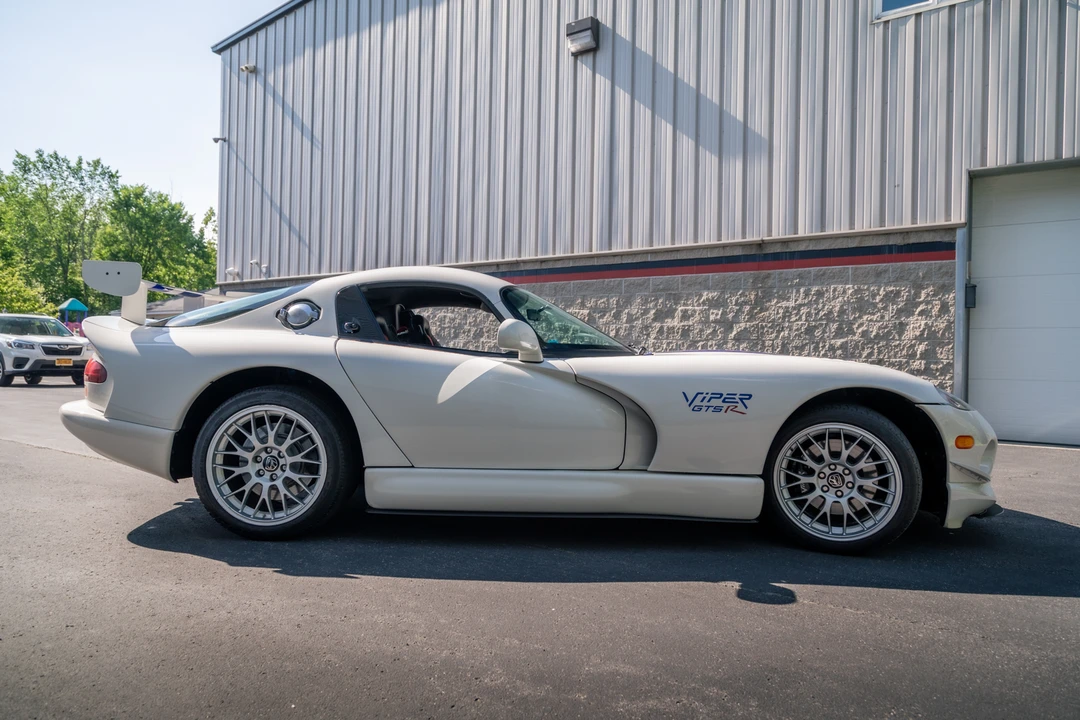 1998 Dodge Viper GTS 2nd Gen - Image 17 of 31