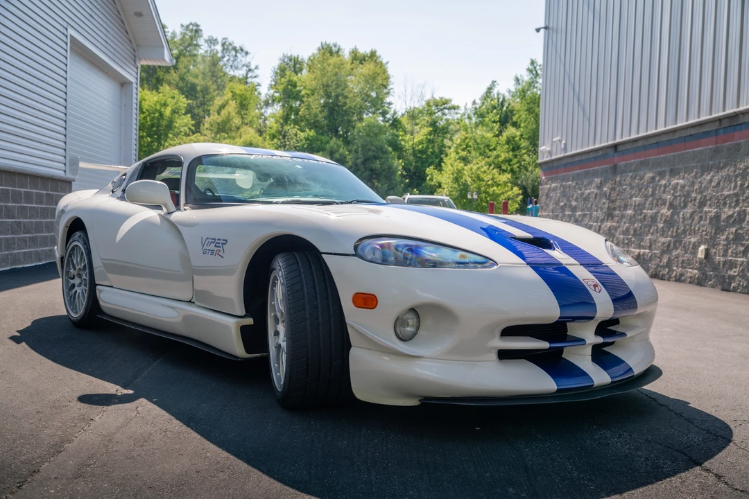 1998 Dodge Viper GTS 2nd Gen - Image 19 of 31