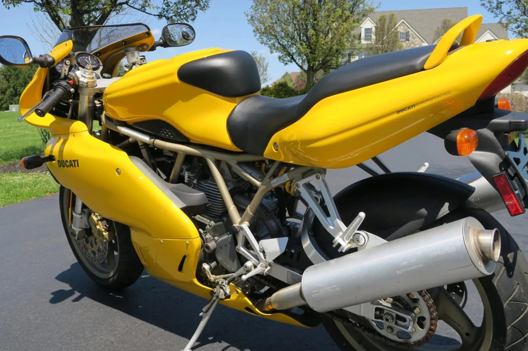 1999 Ducati 750 & 800 & 900 & 1000 - Image 2 of 6