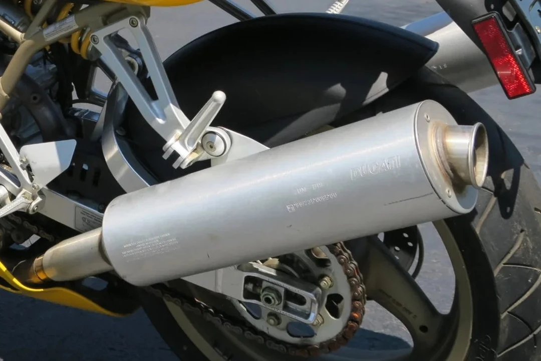 1999 Ducati 750 & 800 & 900 & 1000 - Image 6 of 6
