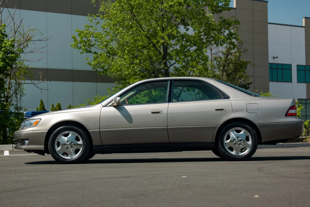 2000 Lexus ES 3rd Gen - Image 12 of 31