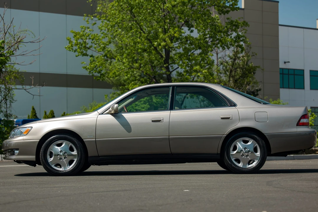 2000 Lexus ES 3rd Gen - Image 13 of 31