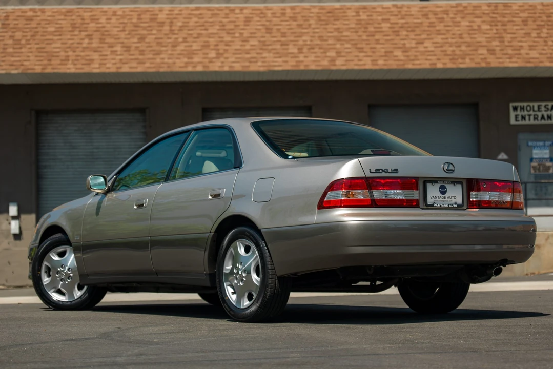 2000 Lexus ES 3rd Gen - Image 15 of 31