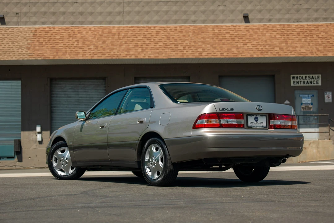 2000 Lexus ES 3rd Gen - Image 16 of 31