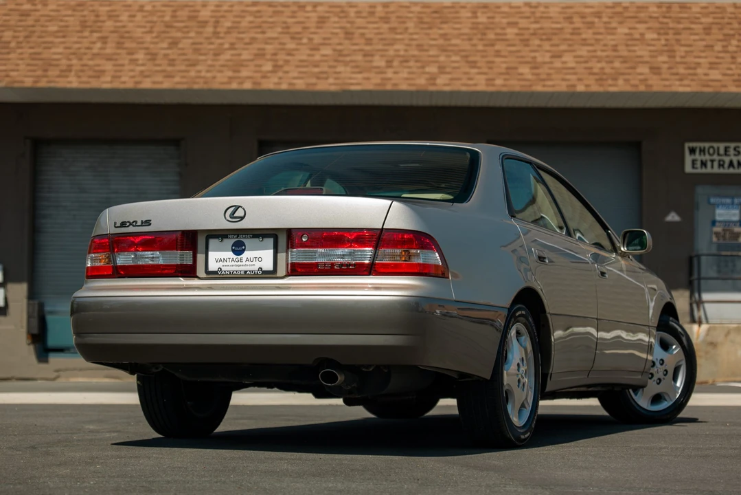 2000 Lexus ES 3rd Gen - Image 21 of 31