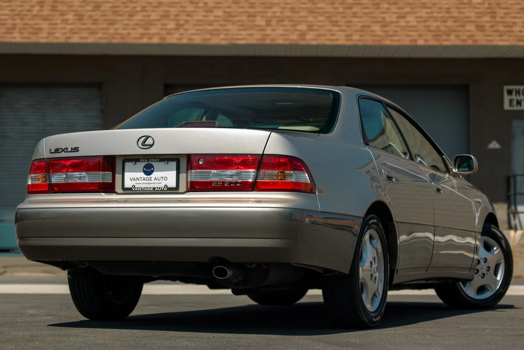 2000 Lexus ES 3rd Gen - Image 20 of 31