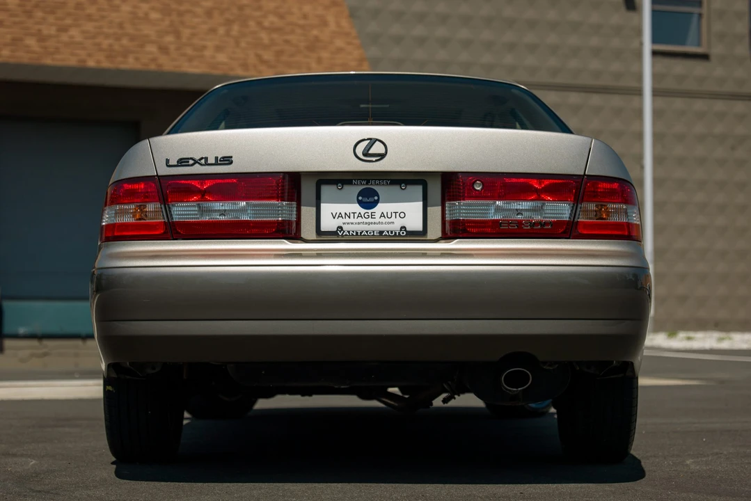 2000 Lexus ES 3rd Gen - Image 18 of 31
