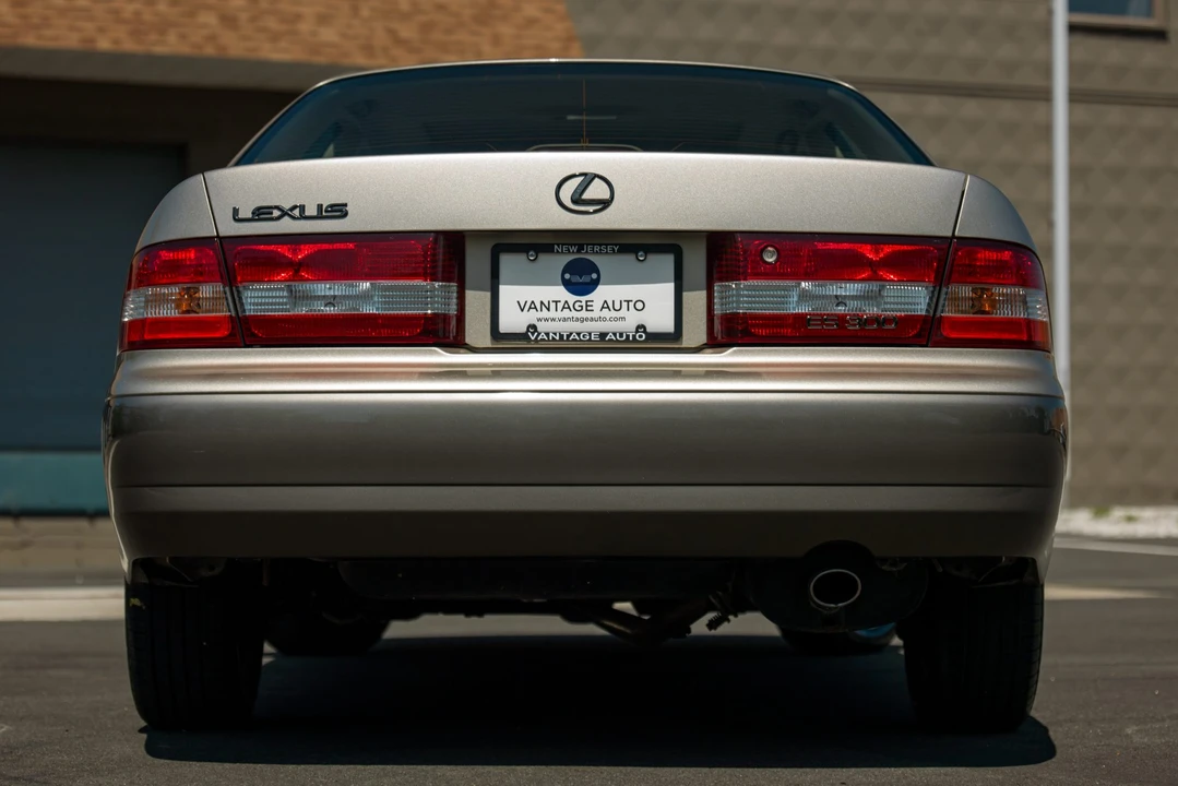 2000 Lexus ES 3rd Gen - Image 19 of 31