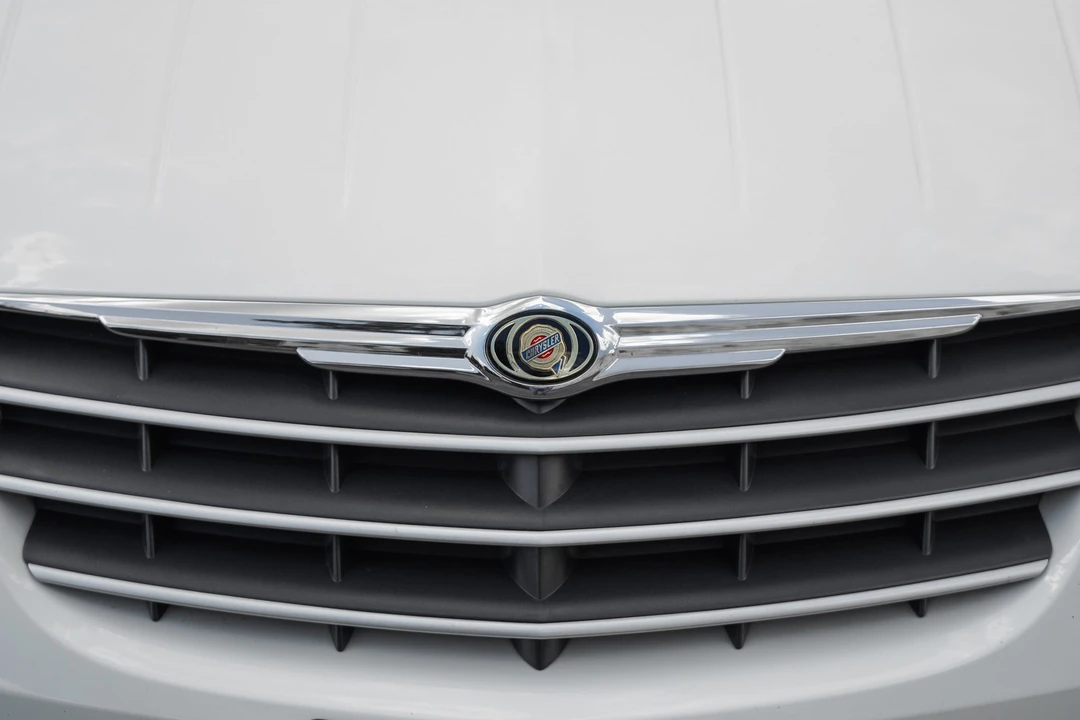 2005 Chrysler Crossfire - Image 24 of 31