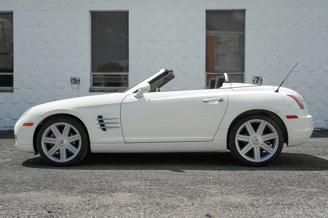 2005 Chrysler Crossfire - Image 4 of 31