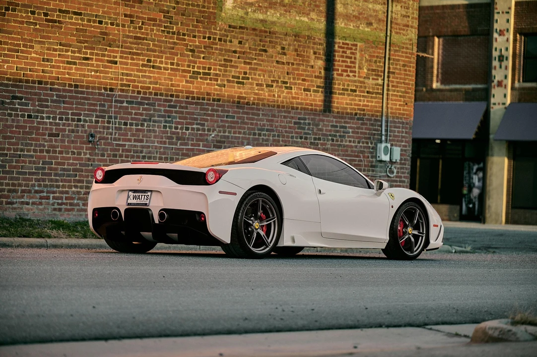 2015 Ferrari 458 Speciale - Image 15 of 31