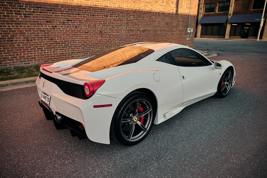 2015 Ferrari 458 Speciale - Image 16 of 31