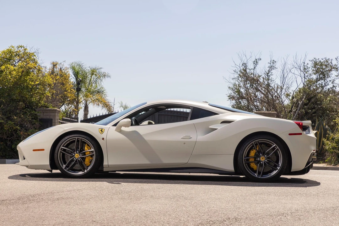 2016 Ferrari 488 GTB - Image 17 of 31