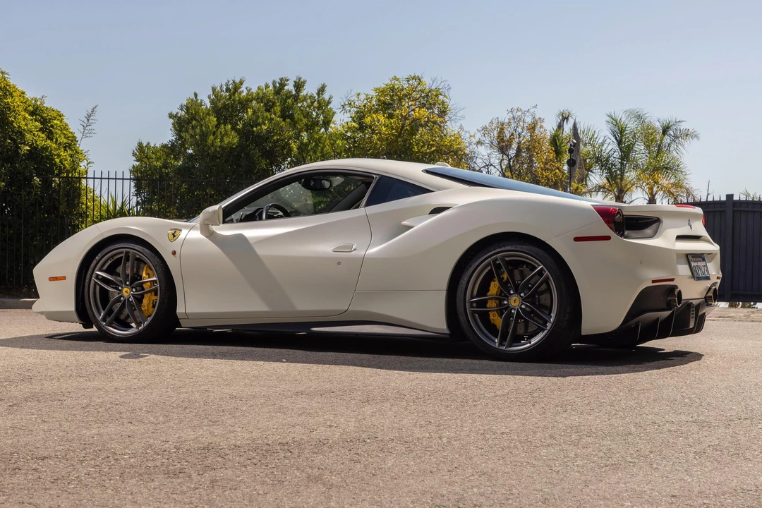 2016 Ferrari 488 GTB - Image 25 of 31
