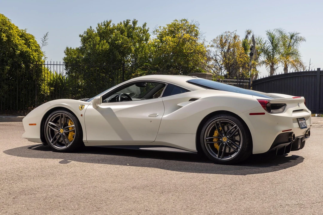2016 Ferrari 488 GTB - Image 26 of 31