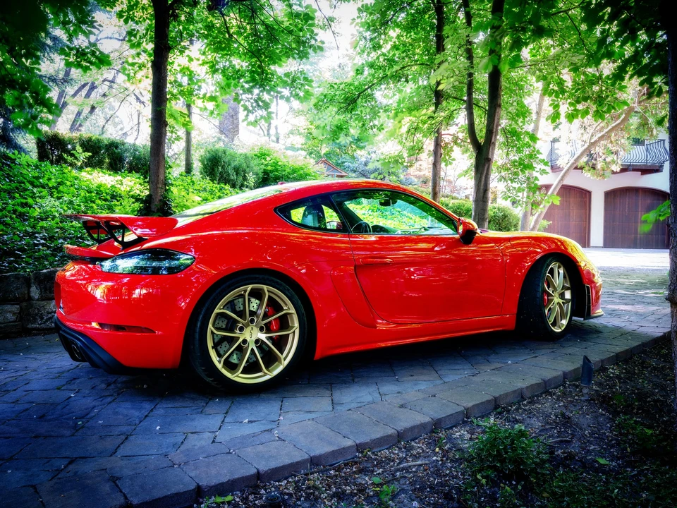 2021 Porsche 718 Cayman GT4 - Image 8 of 31