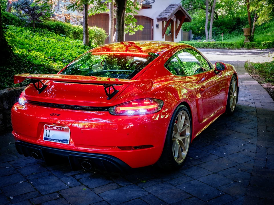 2021 Porsche 718 Cayman GT4 - Image 9 of 31