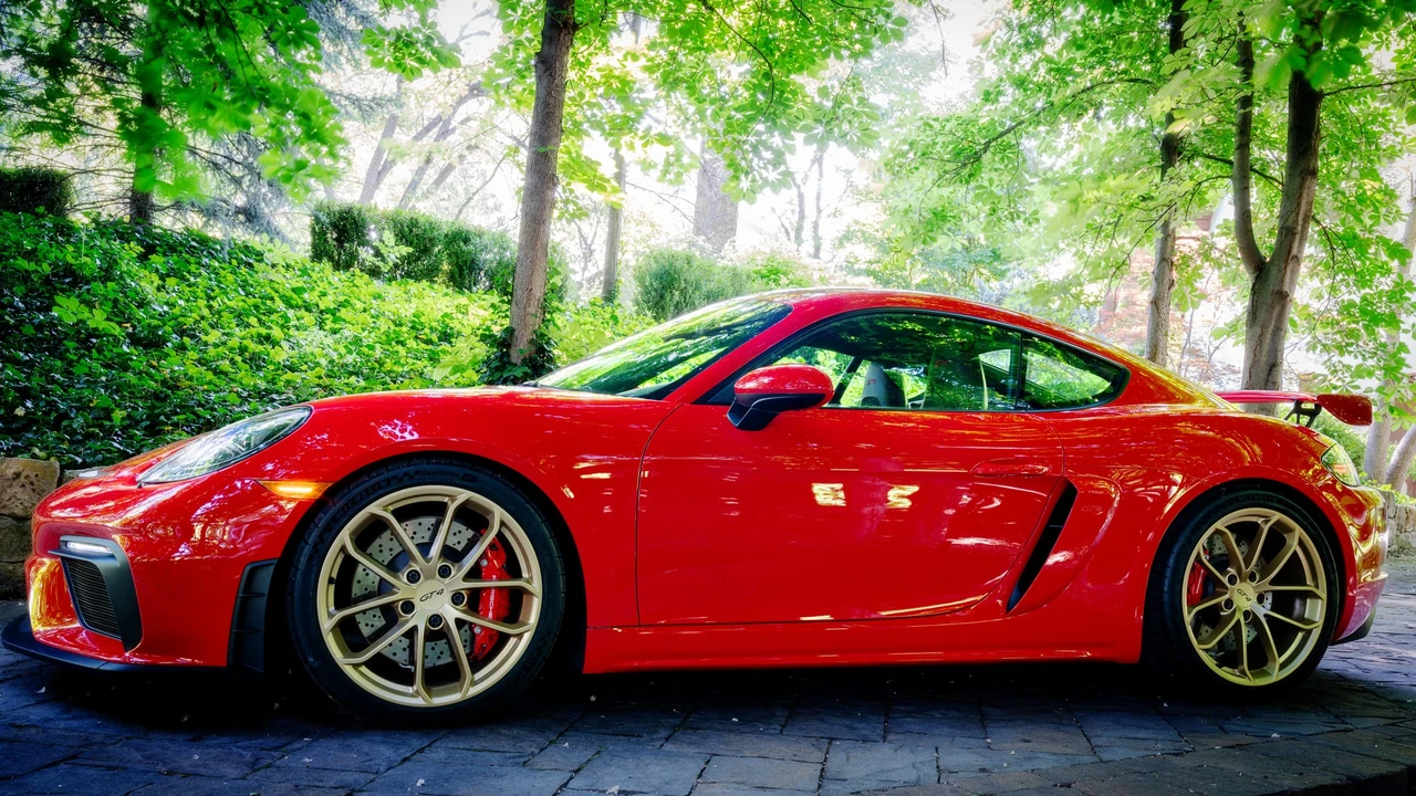 2021 Porsche 718 Cayman GT4 - Image 12 of 31