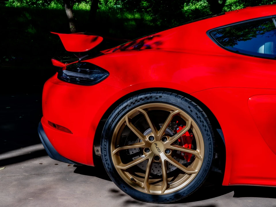 2021 Porsche 718 Cayman GT4 - Image 26 of 31